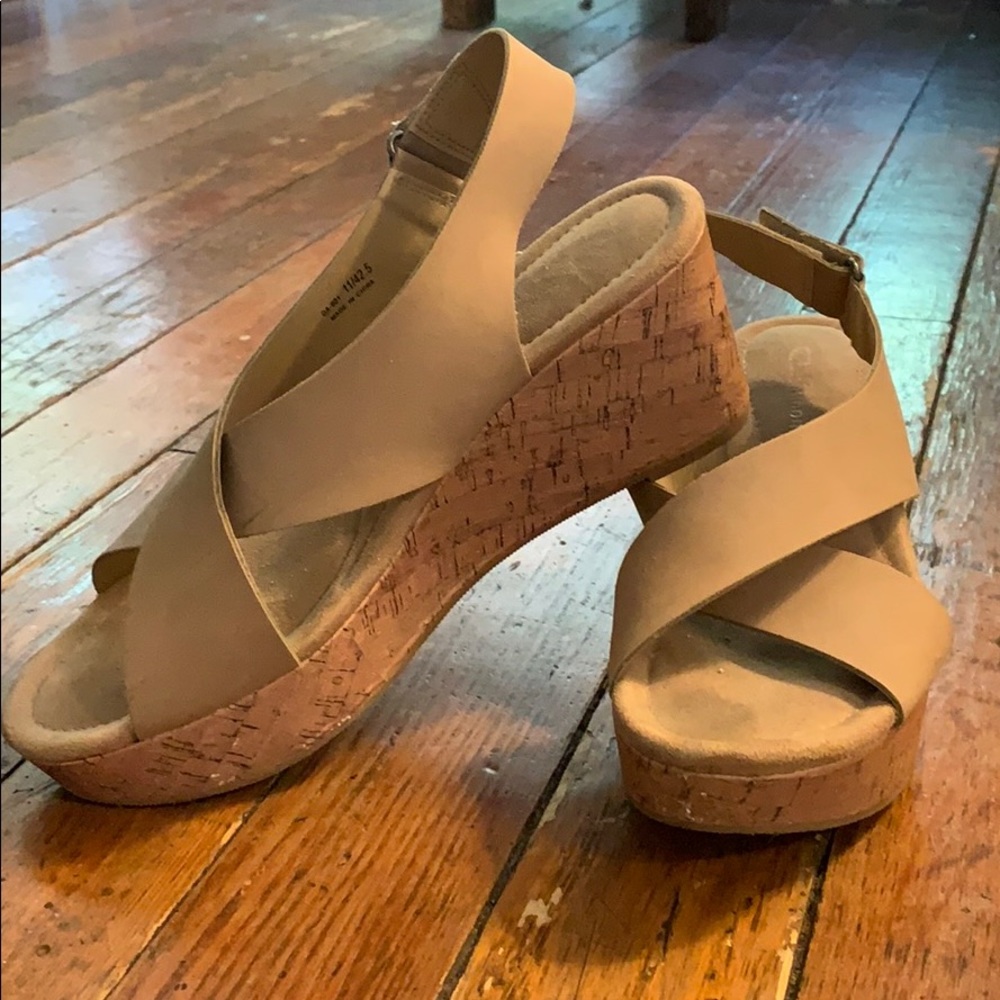 Nude wedges